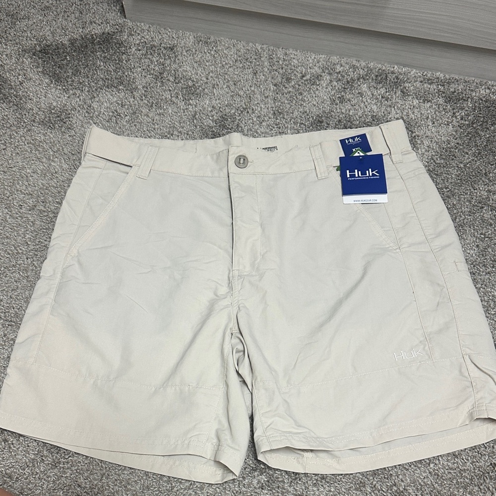 Huk Men's Cream Flat Front Shorts